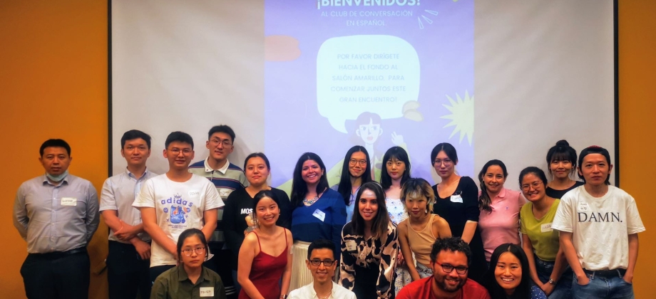 Finaliza el club de conversación en español de la Embajada de Colombia en Beijing 