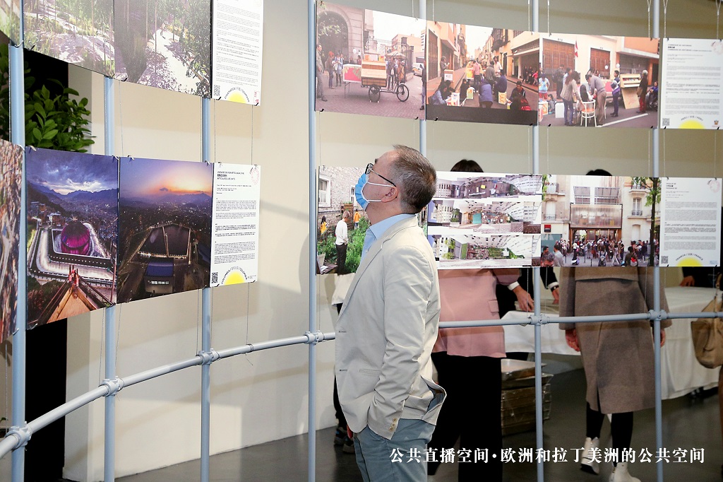 Muestra fotográfica comparte con el público chino un proyecto que entrega espacios públicos de calidad a los barrios más pobres de Medellín 摄影展与中国观众分享了一个为麦德林最贫穷的社区提供优质公共空间的项目