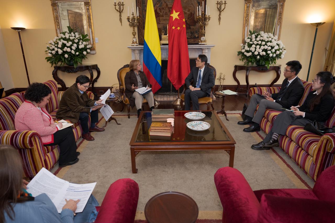 Colombia y China sellan alianza para acelerar la transformación digital y energética del país