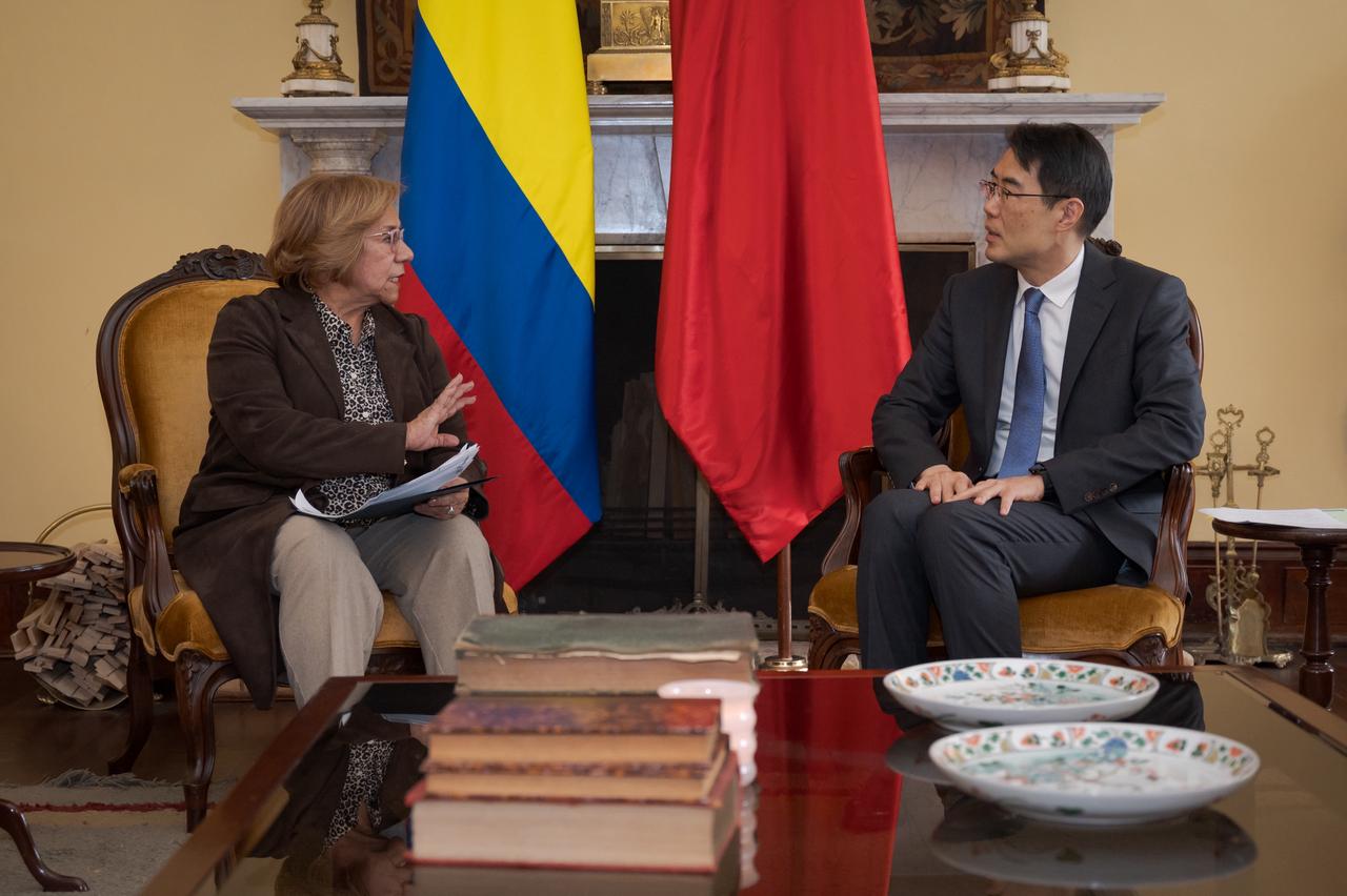 Colombia y China sellan alianza para acelerar la transformación digital y energética del país