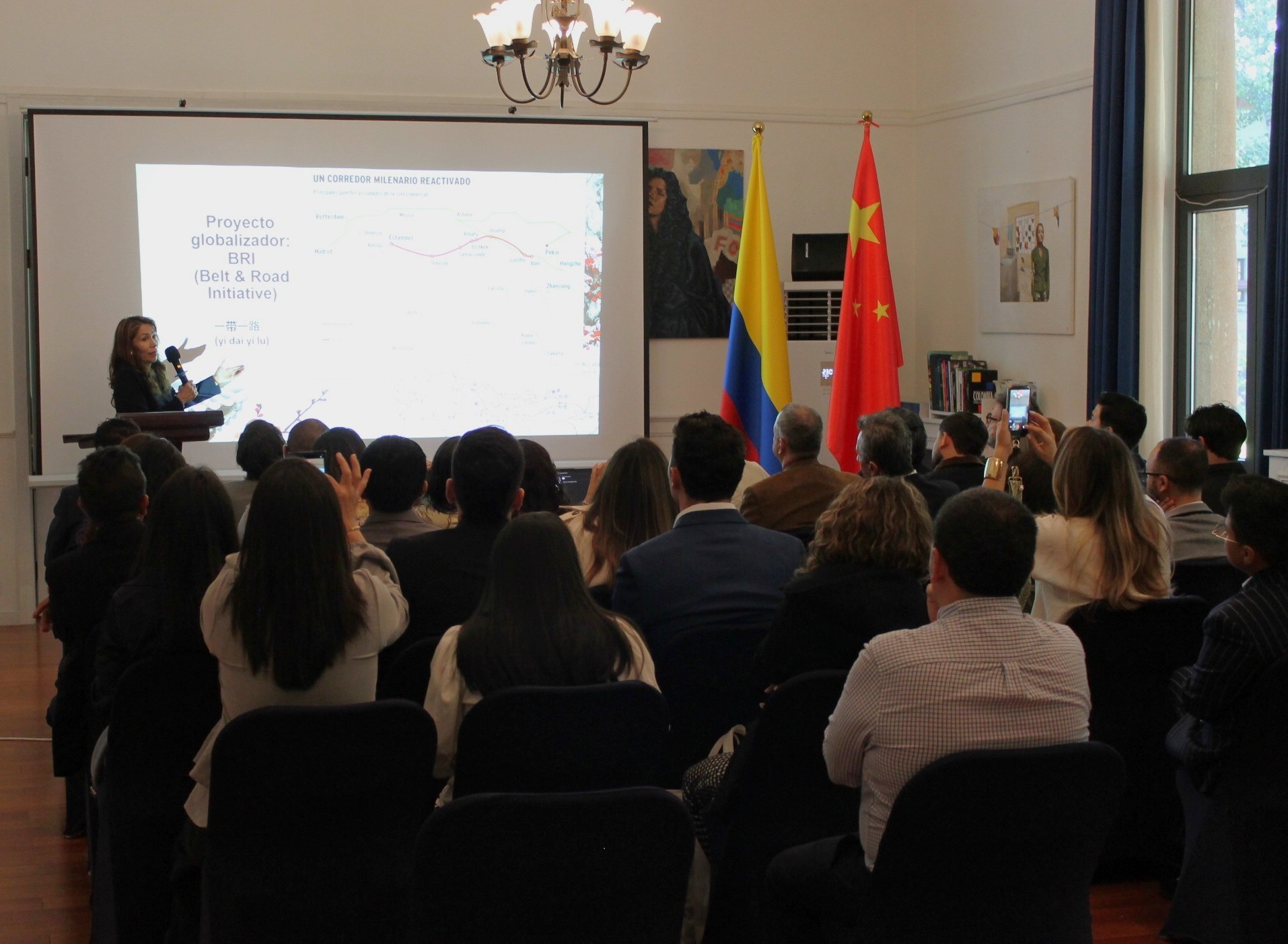 Delegación de la Universidad EAN visita la Embajada de Colombia en China y fortalece la cooperación académica y tecnológica