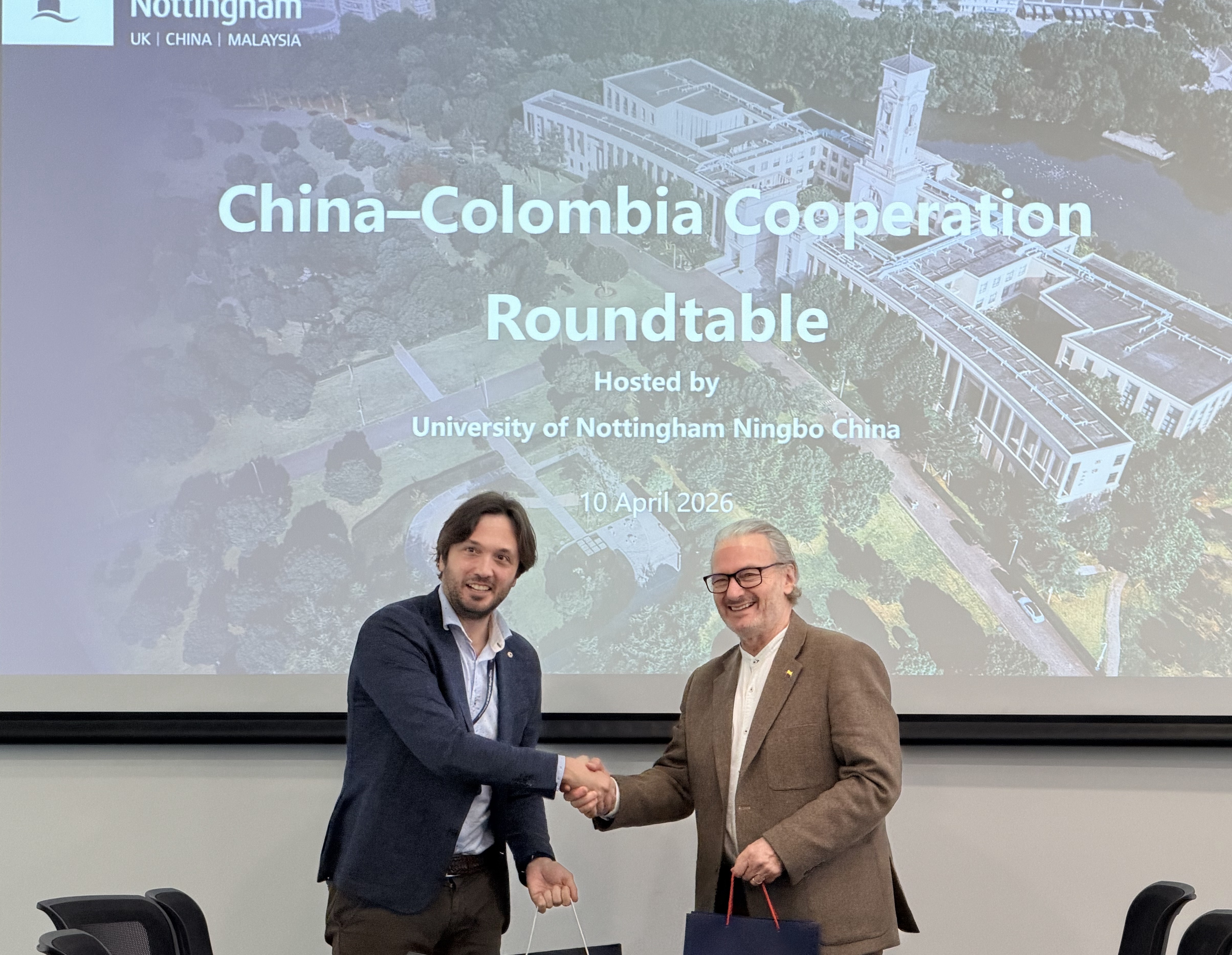 Embajador Sergio Cabrera Cárdenas realizó una visita oficial a la Universidad de Nottingham Ningbo China 