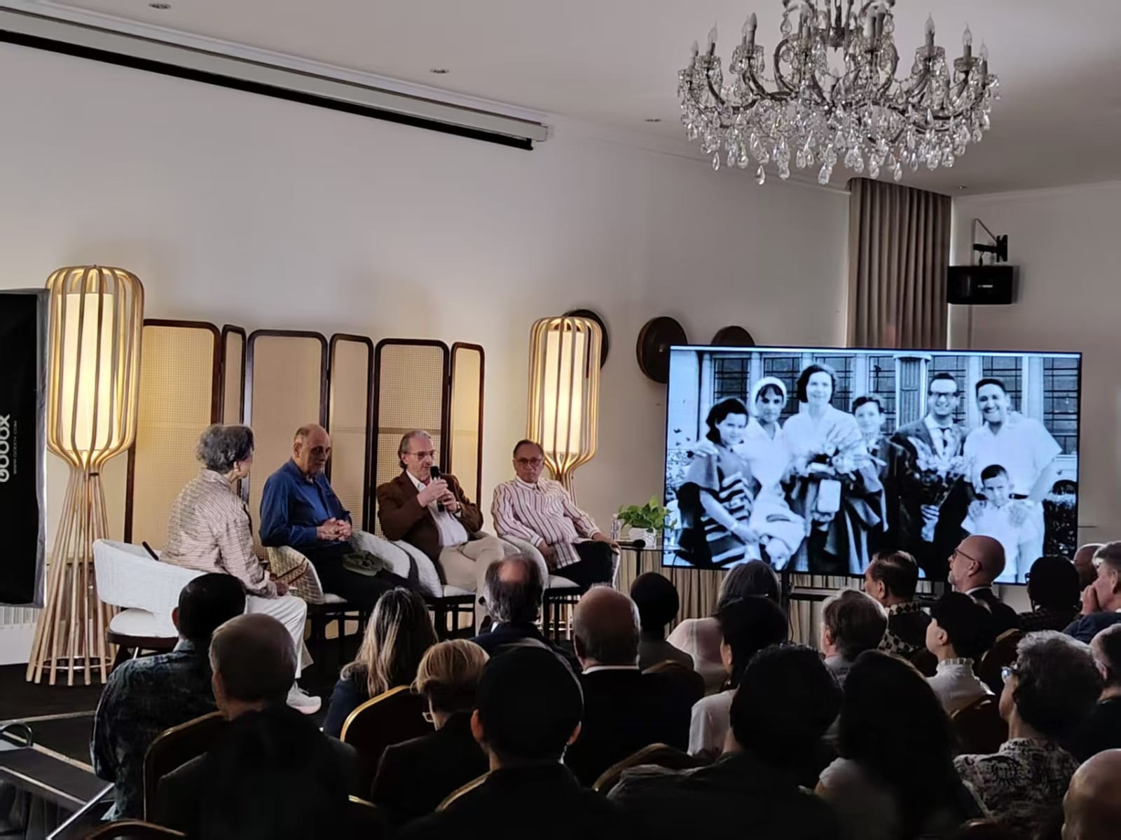 El Embajador Sergio Cabrera participa en el conversatorio “China Across Time” en Beijing