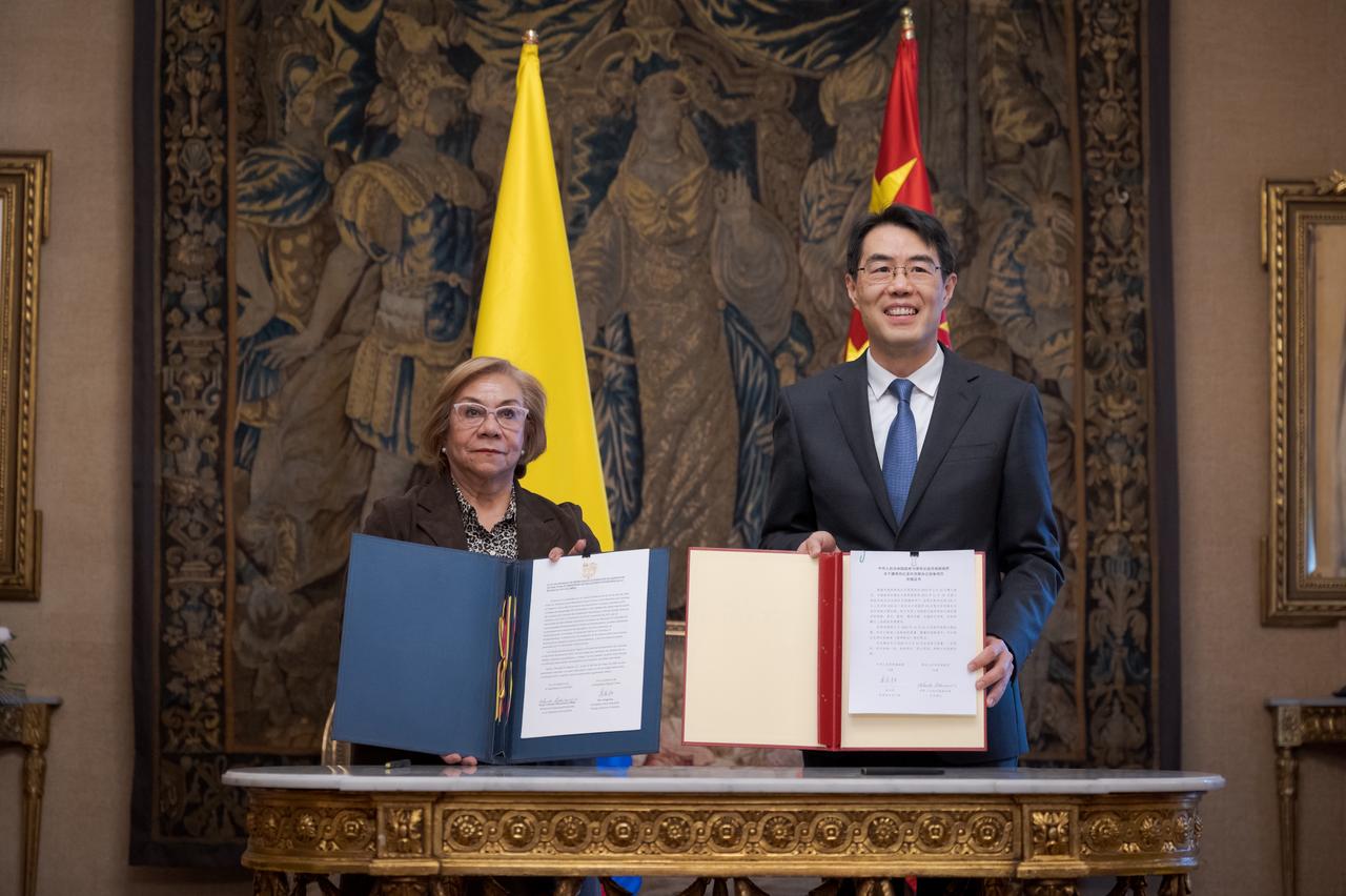 Colombia y China sellan alianza para acelerar la transformación digital y energética del país