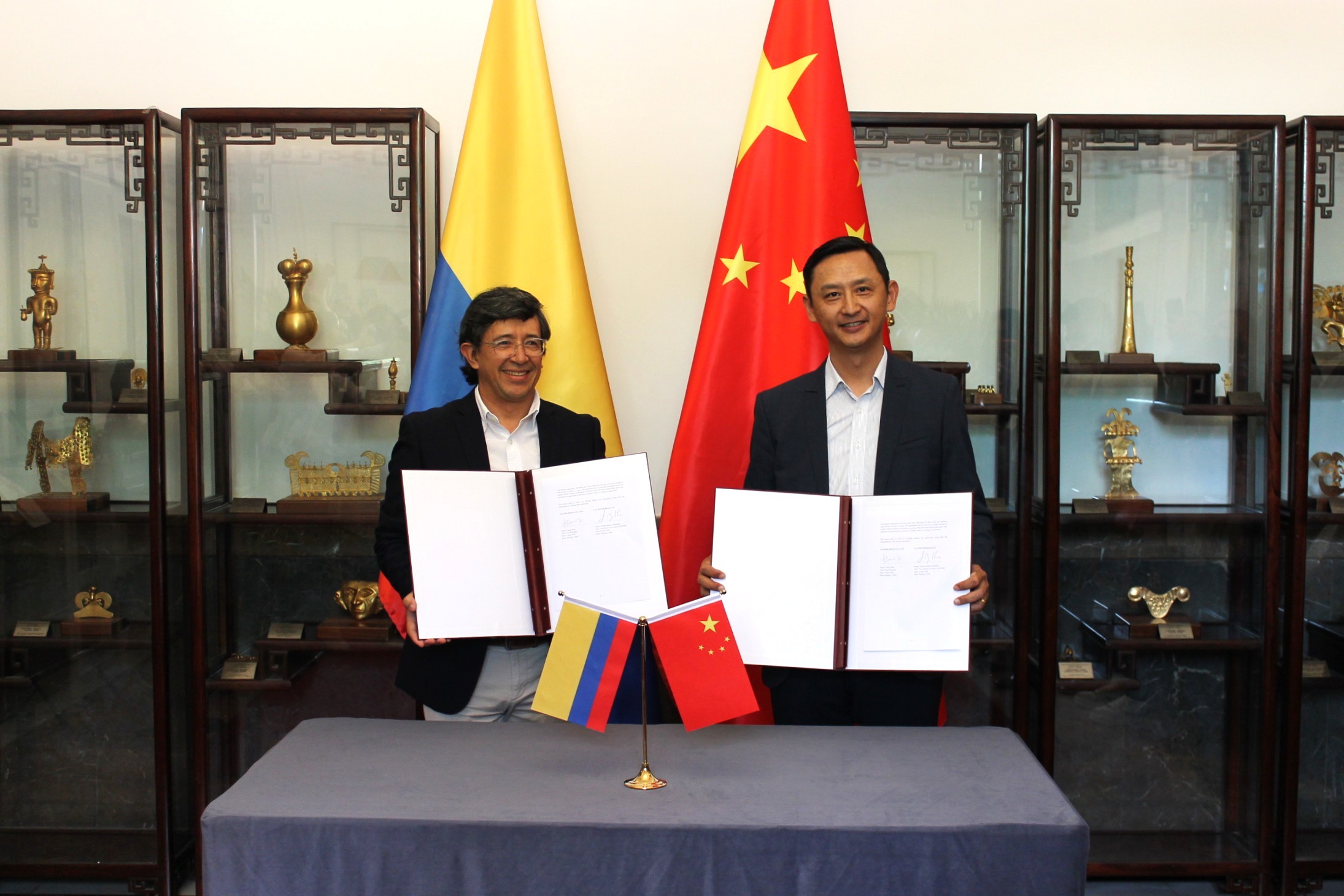 Delegación de la Universidad EAN visita la Embajada de Colombia en China y fortalece la cooperación académica y tecnológica