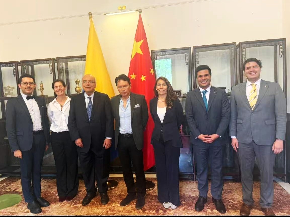 Visita de la Universidad de los Andes a la Embajada de Colombia en China
