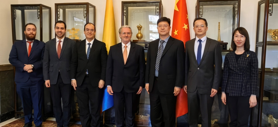 La Embajada de Colombia Sostiene Encuentro con Representantes del Laboratorio de Exploración del Espacio Profundo de la R.P. China