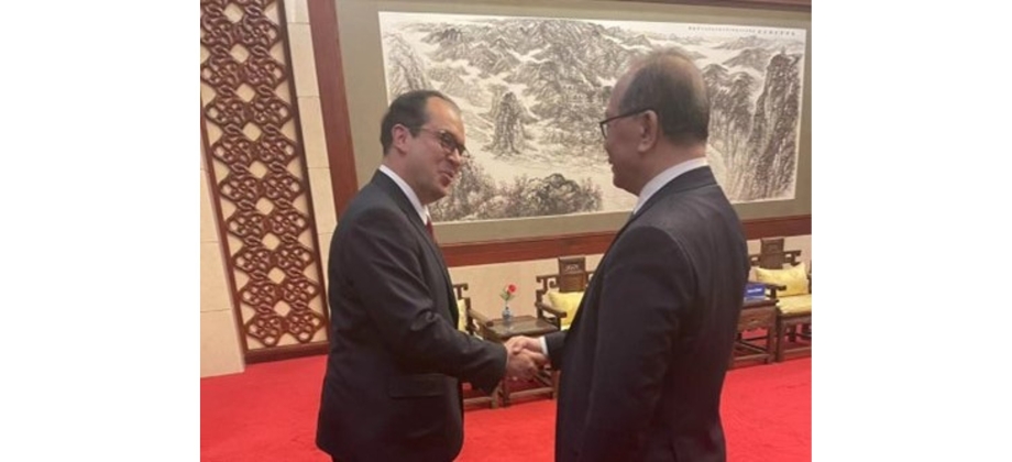 Embajada de Colombia en China dialoga sobre temas estratégicos con el Representante Especial del Presidente Xi Jinping para Latinoamérica, Embajador Qiu Xiaoqi