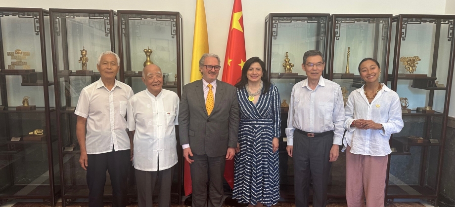 Embajador Sergio Cabrera se reúne con exembajadores chinos en Colombia y con representantes de la Asociación de la Amistad Colombo-China