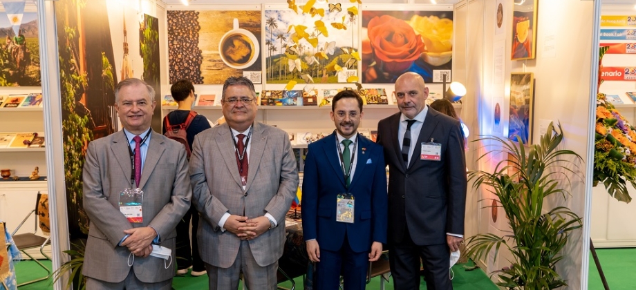 “Gastronomía poética” del ilustrador José Rosero es expuesta en el booth de Colombia en la Feria del Libro 