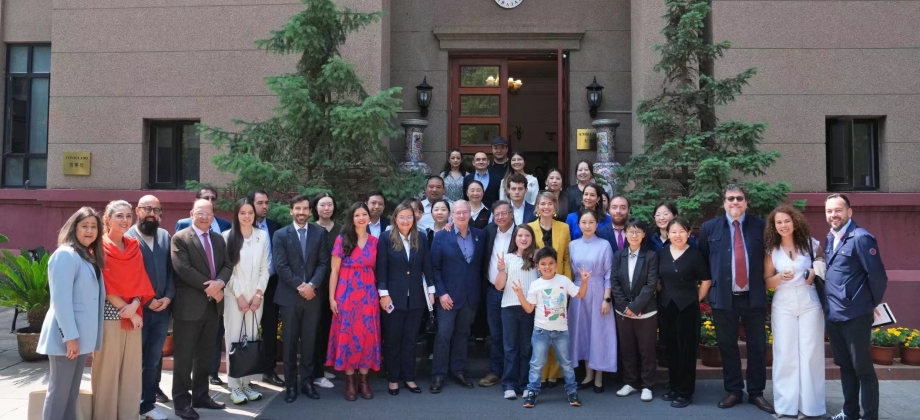 En visita oficial del Presidente Gustavo Petro, Colombia fortalece sus lazos bilaterales con China y birregionales entre América Latina y el Caribe en el IV Foro Ministerial CELAC-China