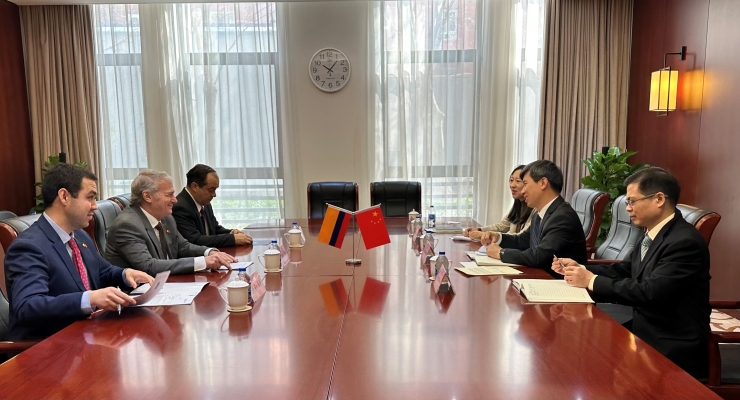 Embajada de Colombia sostiene encuentro con el Ministerio de Industria y Tecnologías de la Información de China