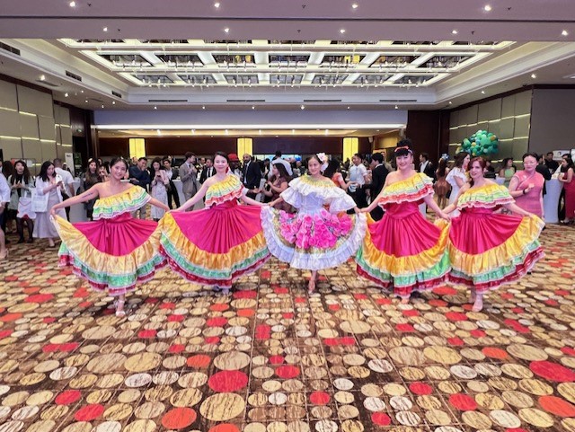 La Embajada de Colombia en Beijing celebró el 213 aniversario de la Independencia Nacional