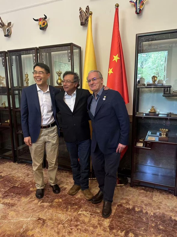 Presidente Petro, Embajador Cabrera, Embajador chino en Colombia Zhu Jingyang.